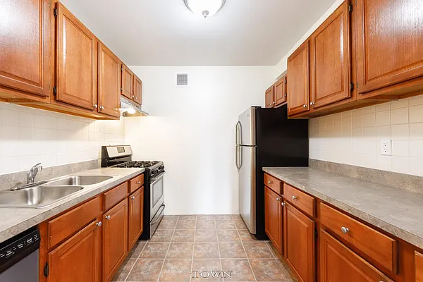 Rented by Town Residential | media 20