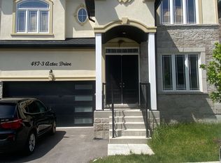 487 Aztec Dr #3, Oshawa, ON L1J 7S7