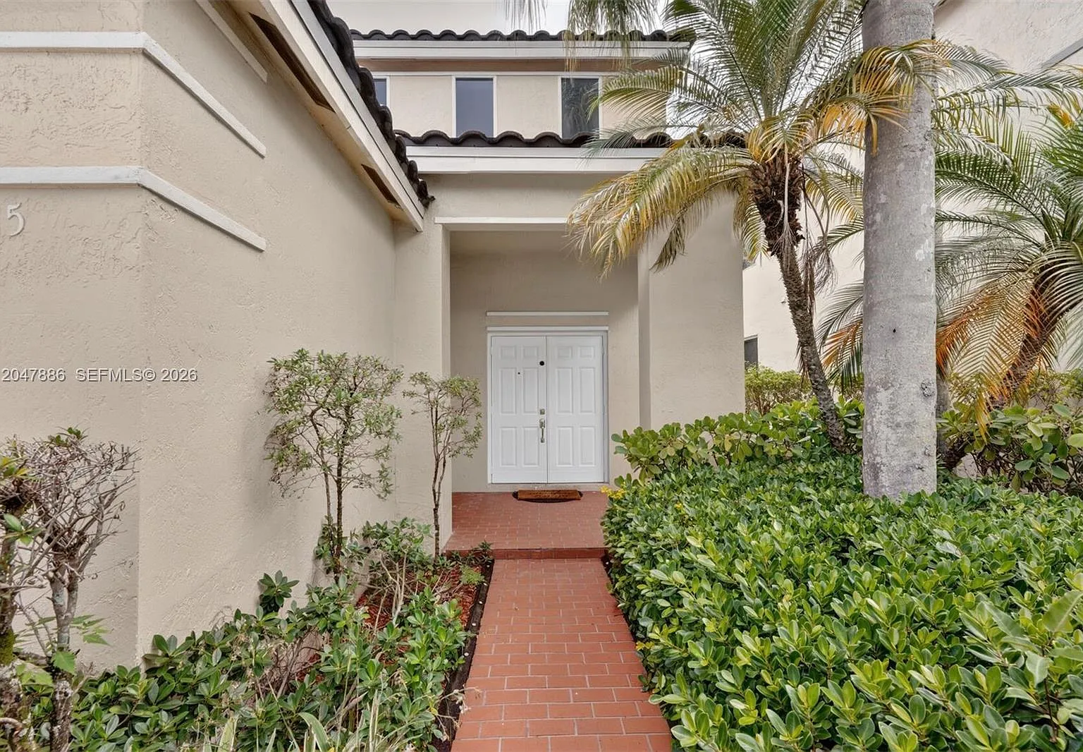4 bed, 2327 sqft, $6,000 — Photo 1