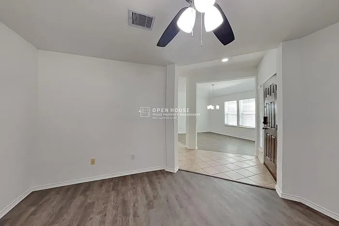 3 bed, 2.0 bath, 2198 sqft, $2,250 — Photo 3