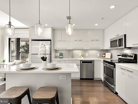 3rd image of 1010 Massachusetts Ave NW #211