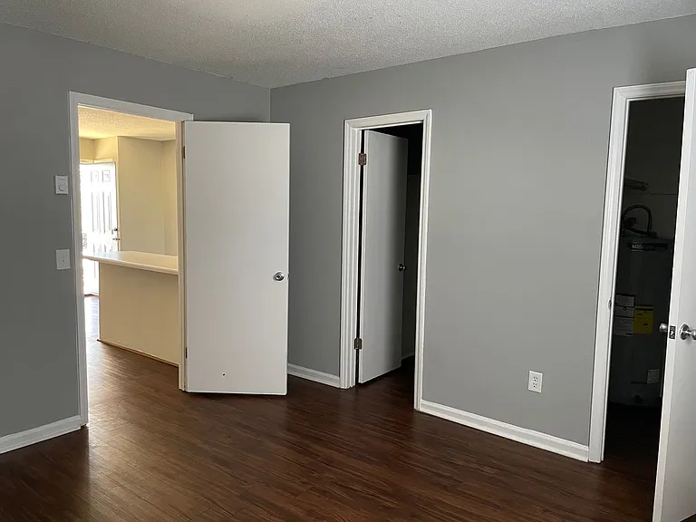 732-740 Hammer Ave #806 — Photo 8