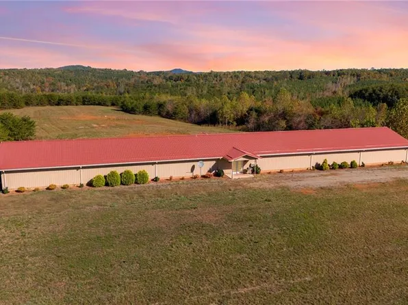 200 Eagle Ridge Dr, Stoneville, NC 27048