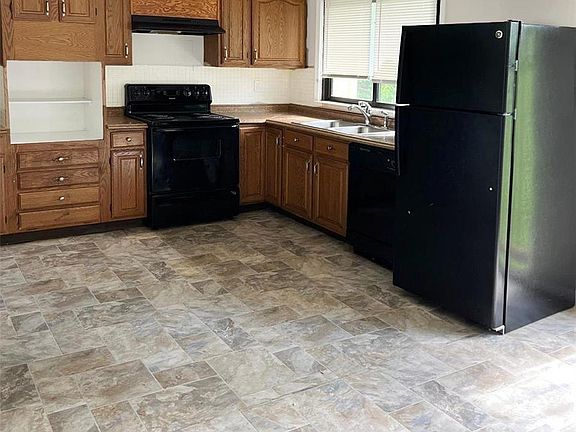 3rd image of 9565 Winkler Dr