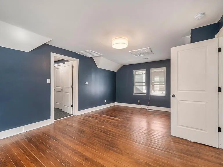 2828 Summit St — Photo 11