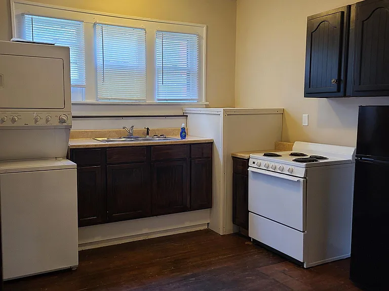 41 Gilbert Ave #E — Photo 10