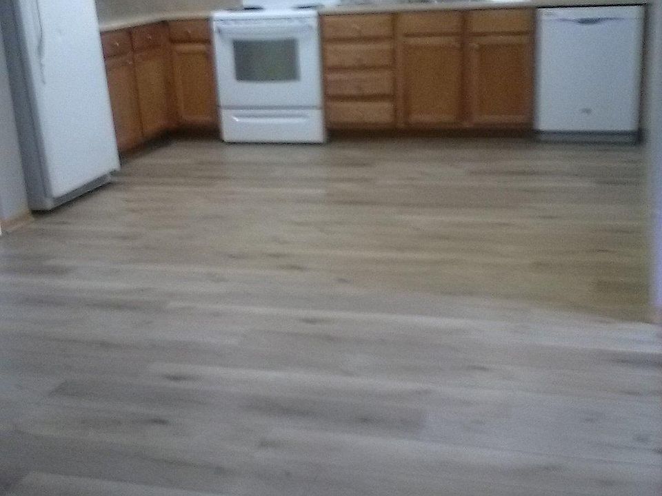 1st image of 418 NW Woodbury Dr