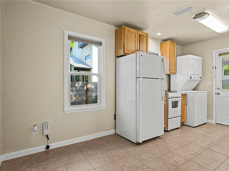 1700 Cullen Ave #B — Photo 9