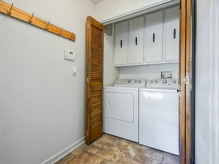 912 N Coventry Dr — Photo 21