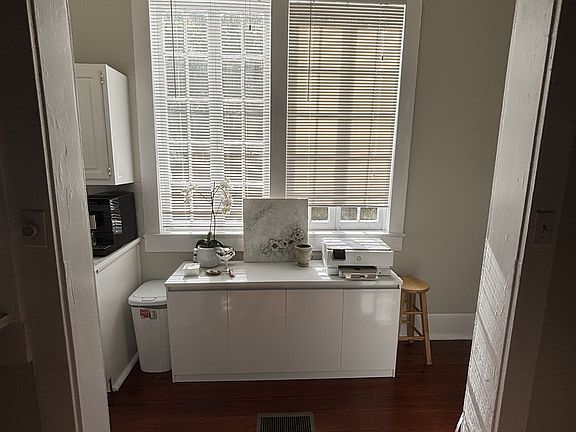 5th image of 3826 Prytania St