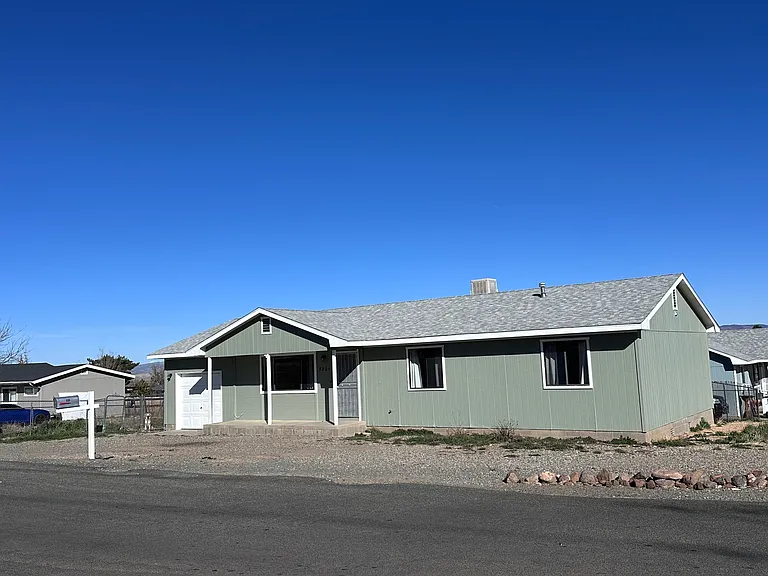 3201 N Castle Dr — Photo 1