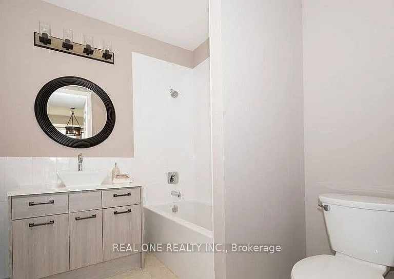 150 Main St W #1004 — Photo 9