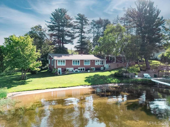 1125 Owaissa St, Negaunee, MI 49866