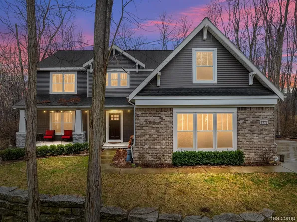7777 River Run Dr, Brighton, MI 48116