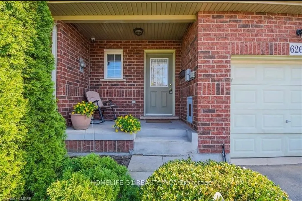 3 bed, $2,699 — Photo 2