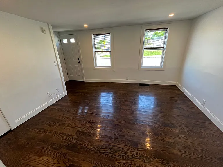 284 School St — Photo 5