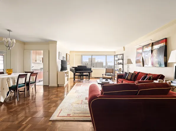 70 East 10th Street image 2 of 21