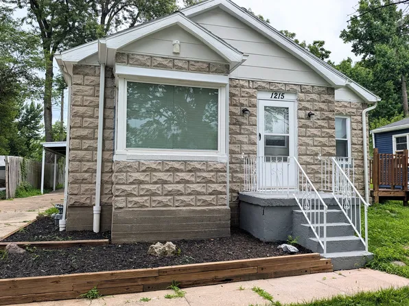 1215 S Willow Ave, Independence, MO 64052