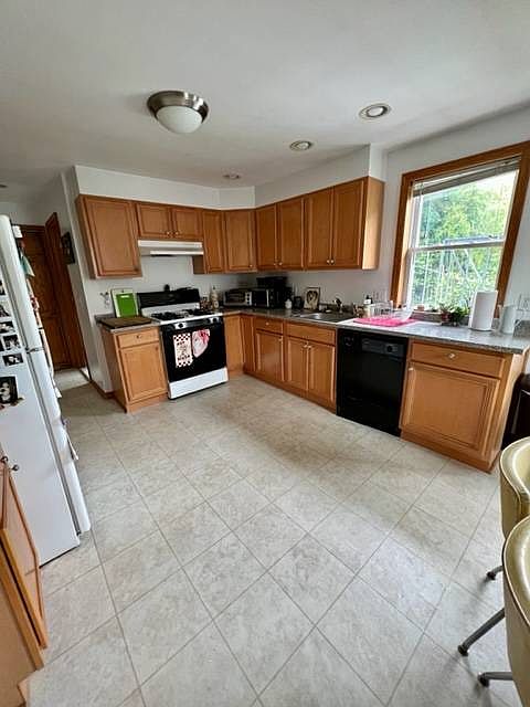 1st image of 47 Lawrence Ave