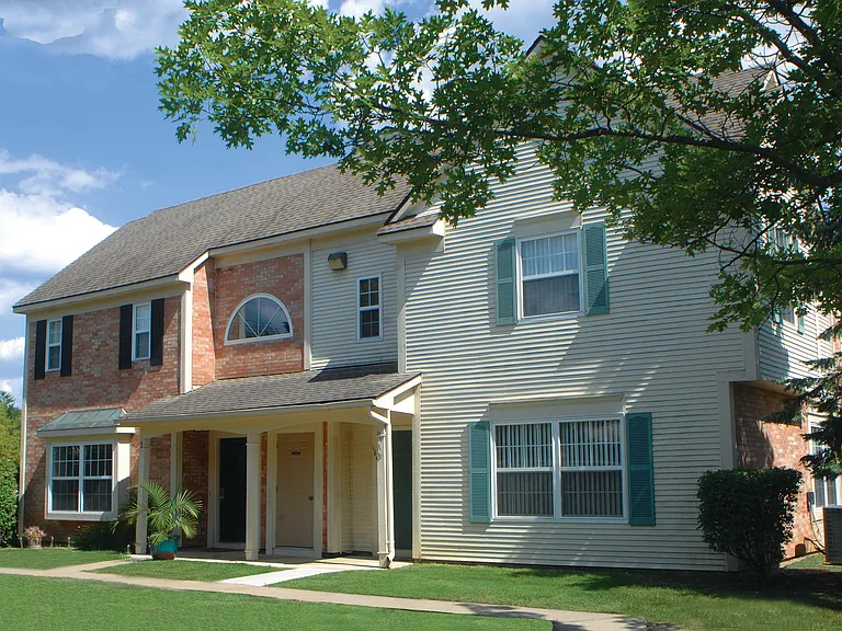 Foxpointe Townhomes — Photo 10