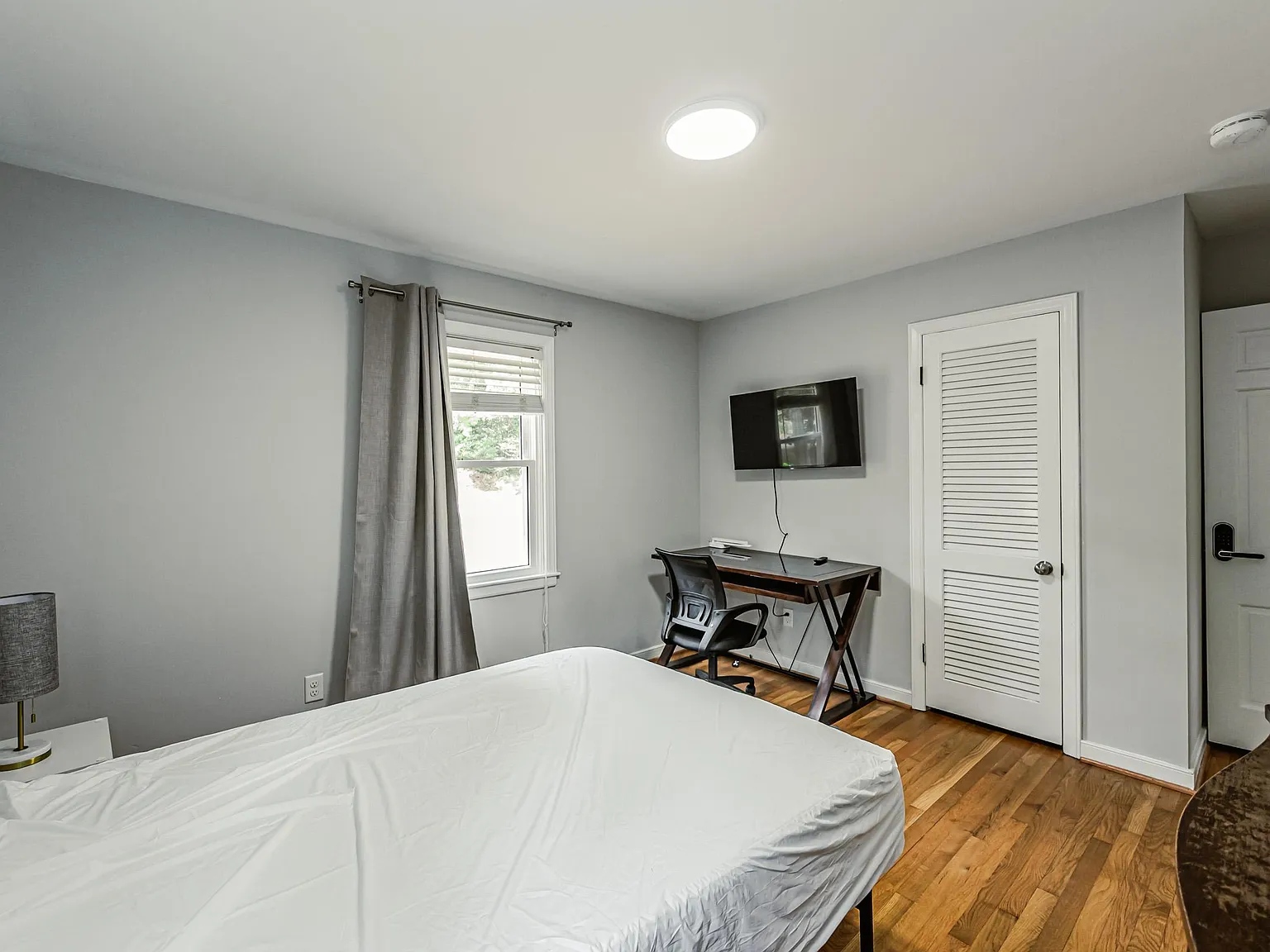 4 bed, 3.0 bath, 1799 sqft, $957 — Photo 2