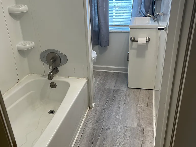 321 E Burd St — Photo 6