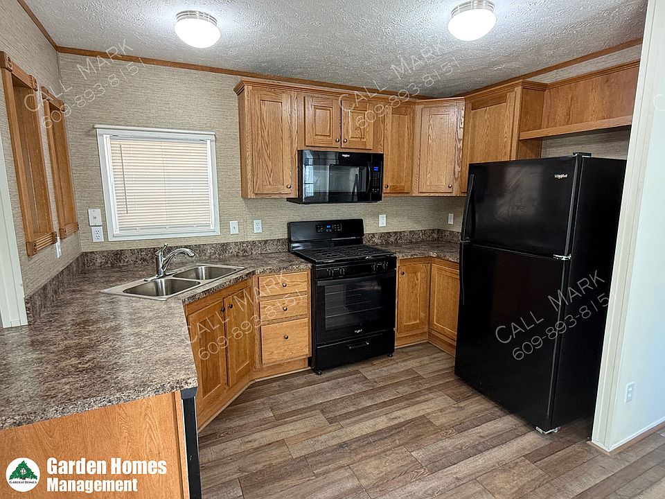 1st image of 4 Thornwood Ln