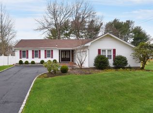 87 Stoothoff Rd, East Northport, NY 11731