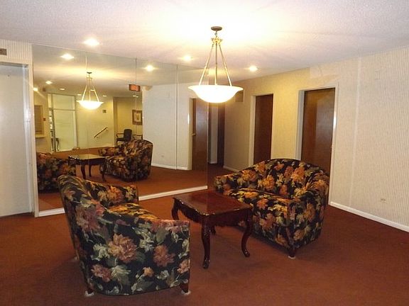 2nd image of 945 E Kenilworth Ave Unit 306