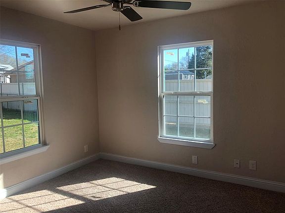 4th image of 1513 Lakewood Dr