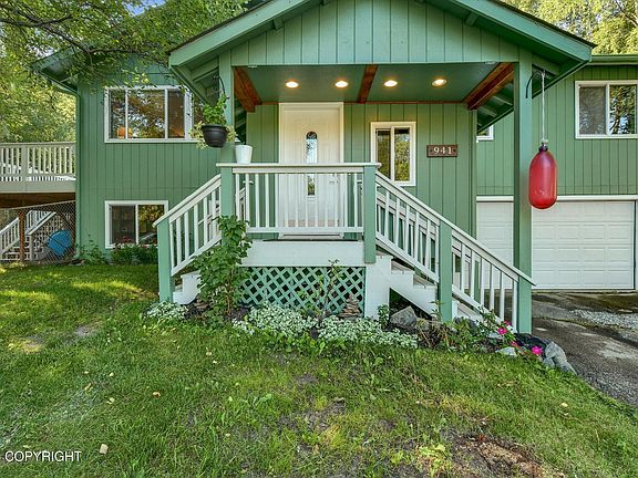 3rd image of 941 Woodmar Pl
