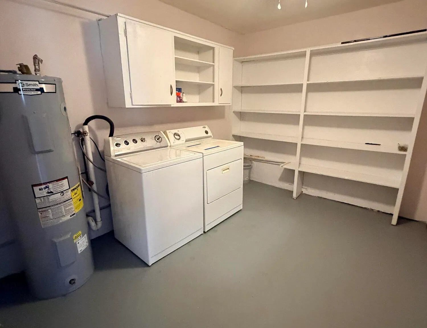 2 bed, 1.0 bath, 1350 sqft, $1,900 — Photo 2