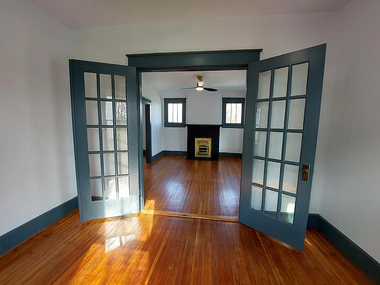 203 Riverside Dr — Photo 7