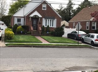 48 Ella St, Valley Stream, NY 11580
