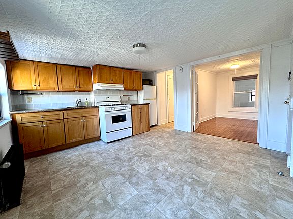 4th image of 195 Court St APT 3