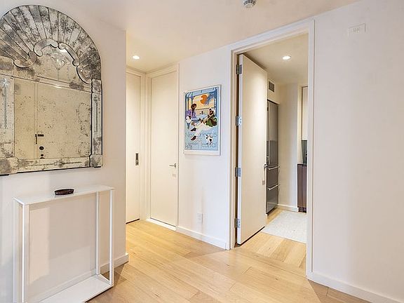 3rd image of 15 W 53rd St #18H