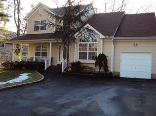 126 Oregon Ave, Medford, NY 11763