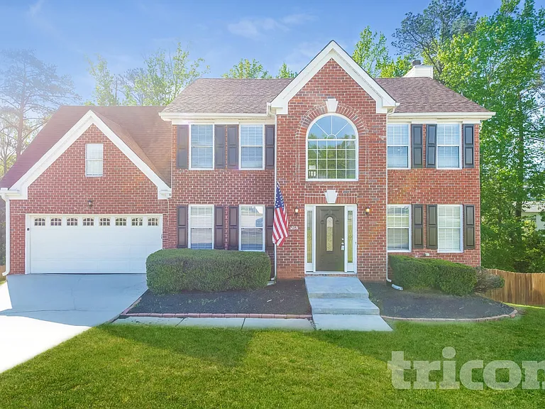 268 Lakeview Pl — Photo 1