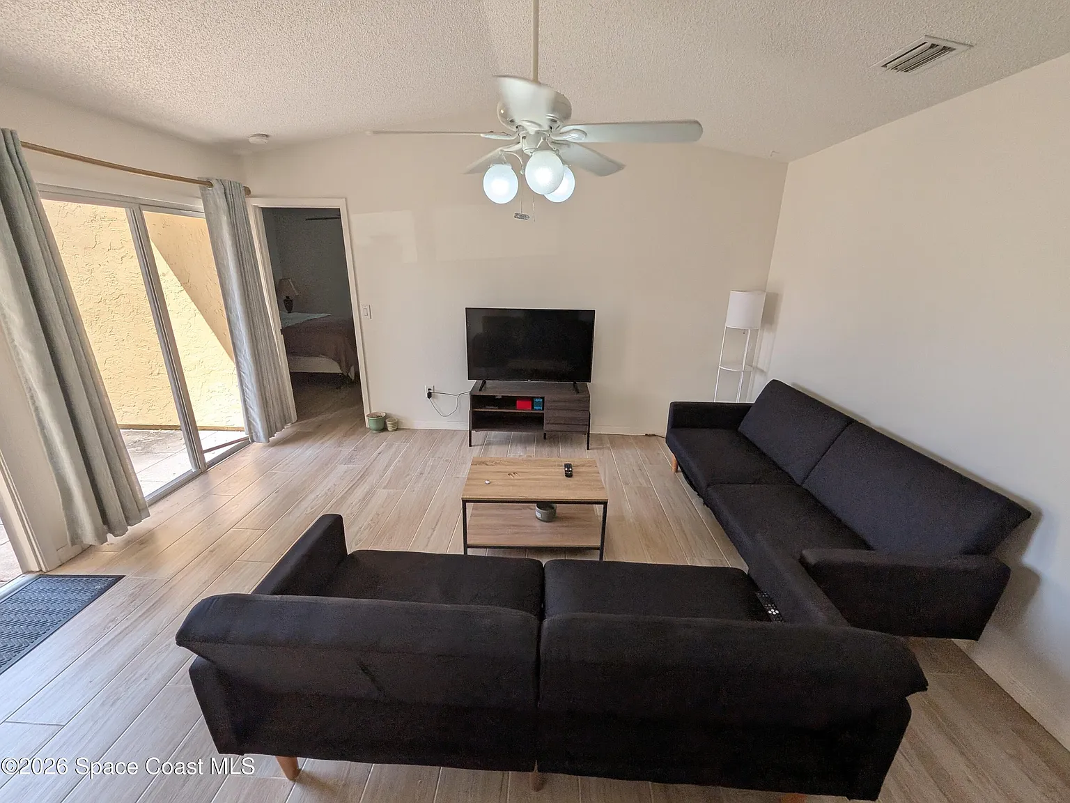 2 bed, 2.0 bath, 836 sqft, $1,800 — Photo 4