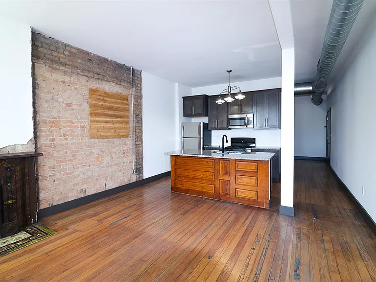 2611 Vine St — Photo 4