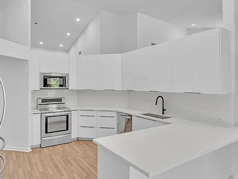 3420 Washington Ln — Photo 11