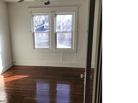 4th image of 108 S 42nd St