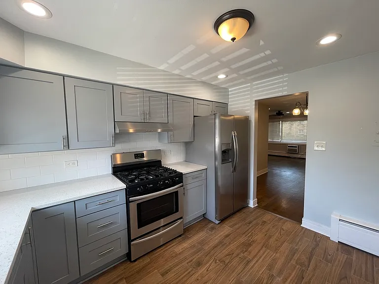 3445 W Bryn Mawr Ave #G — Photo 6