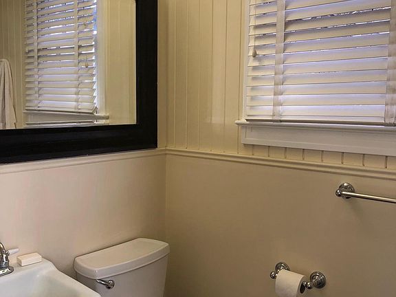 Private bath for right front bedroom