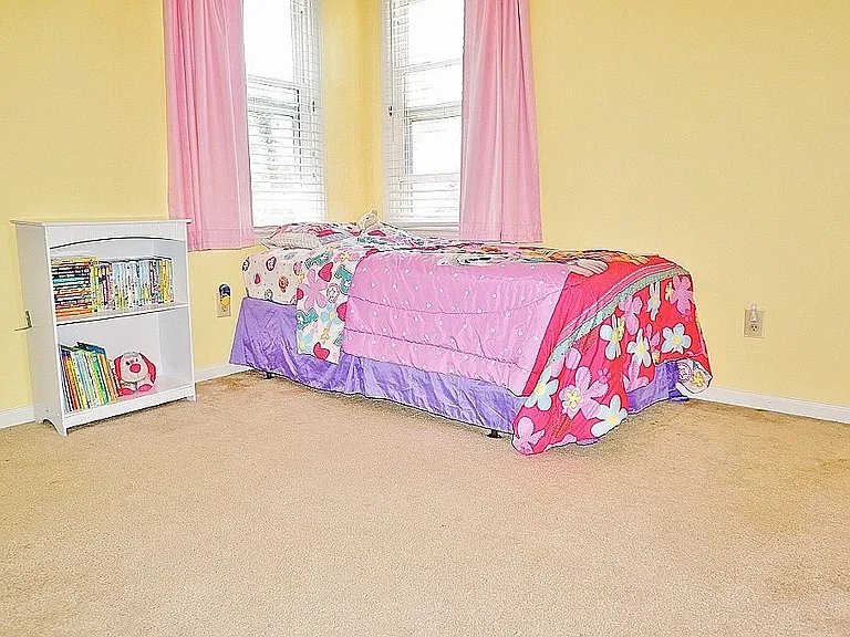 408 Hampshire Pl — Photo 13