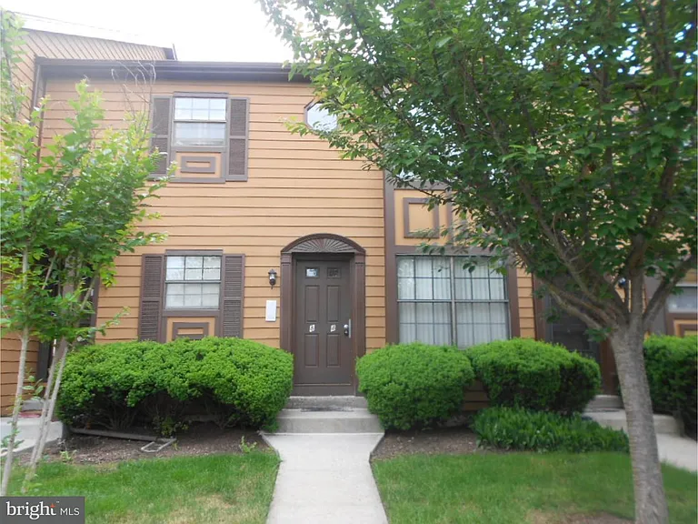 4 Fairway Ct — Photo 1