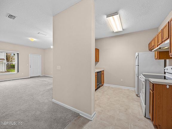 2nd image of 829 SOUTHERN CREEK Lane