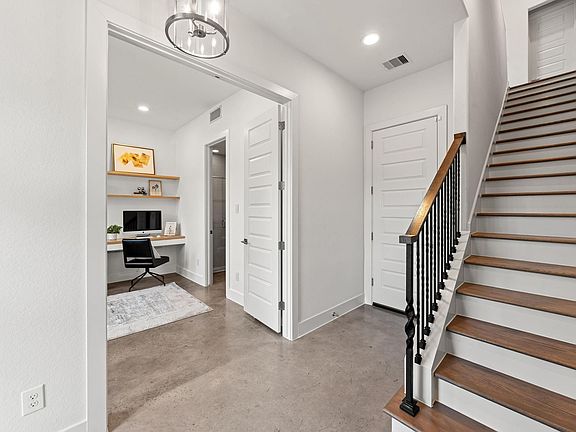 3rd image of 1119 Paige St