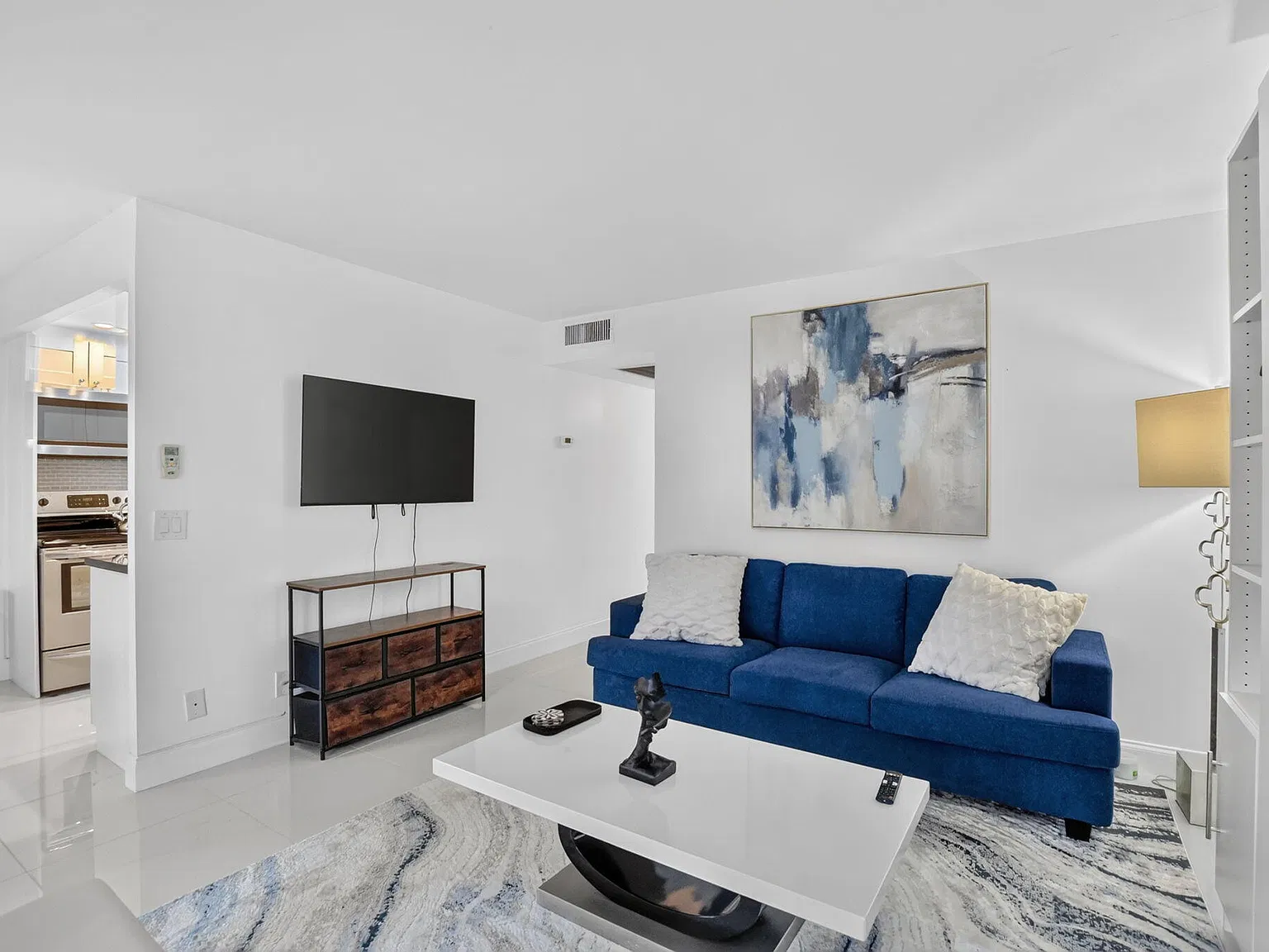 2 bed, 1.5 bath, 861 sqft, $2,200 — Photo 3