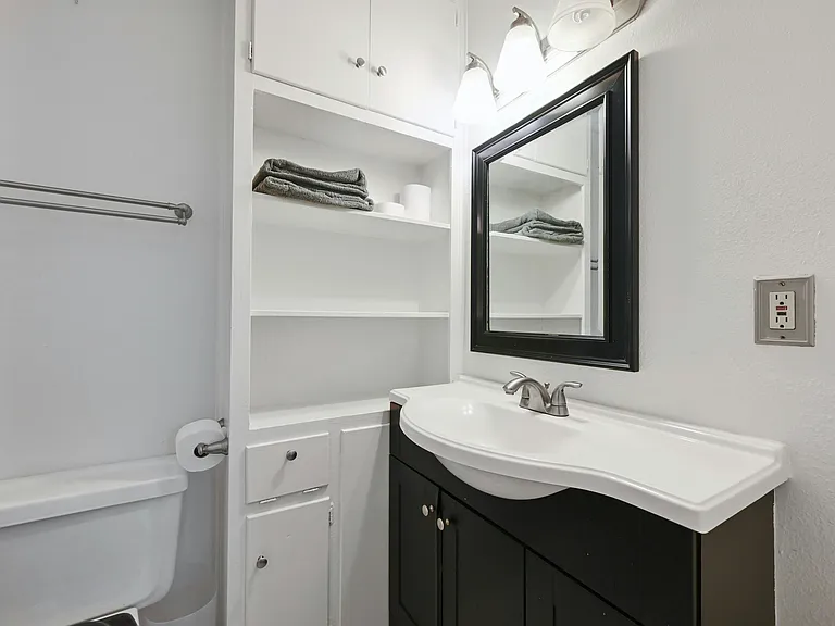 1103 Kenwood Ave #A — Photo 6